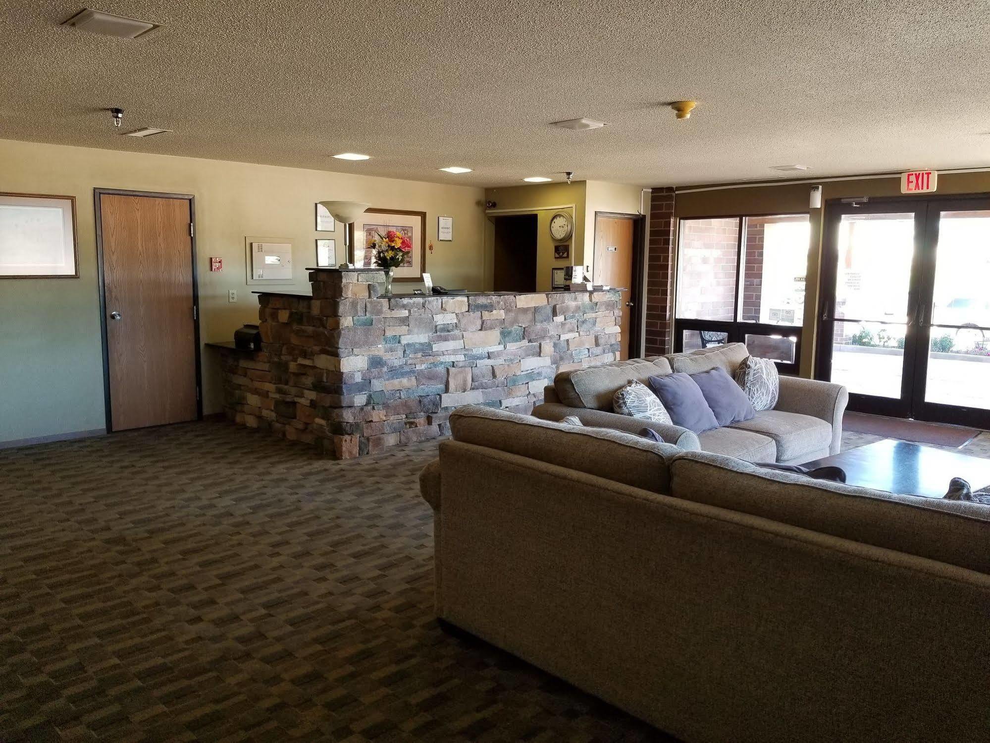 Prairie Inn Vermillion エクステリア 写真