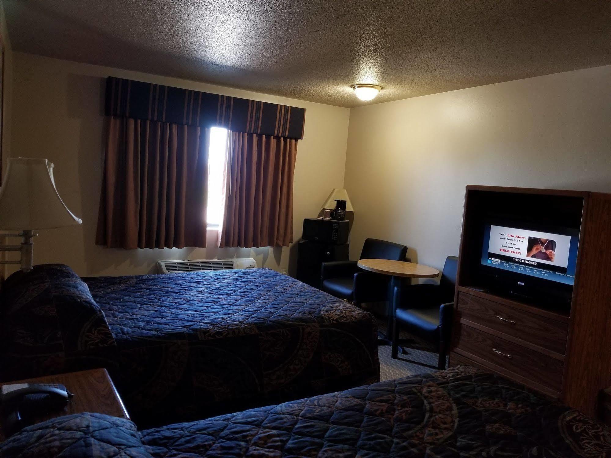 Prairie Inn Vermillion エクステリア 写真
